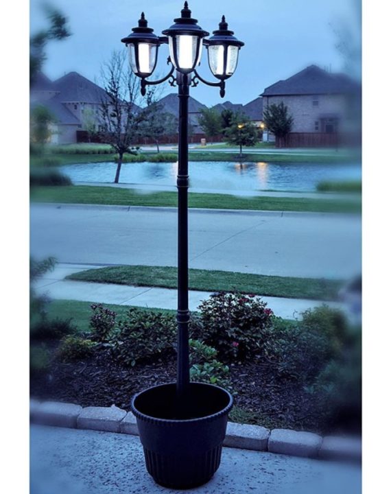 un-Ray 312010 Hannah 3-Head Solar LED Lamp Post